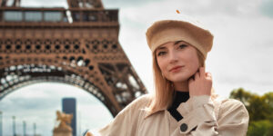 Hysta in front of the Eiffel Tower