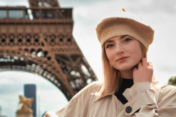 Hysta in front of the Eiffel Tower
