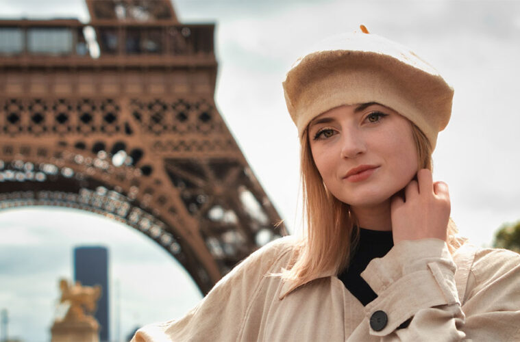 Hysta in front of the Eiffel Tower