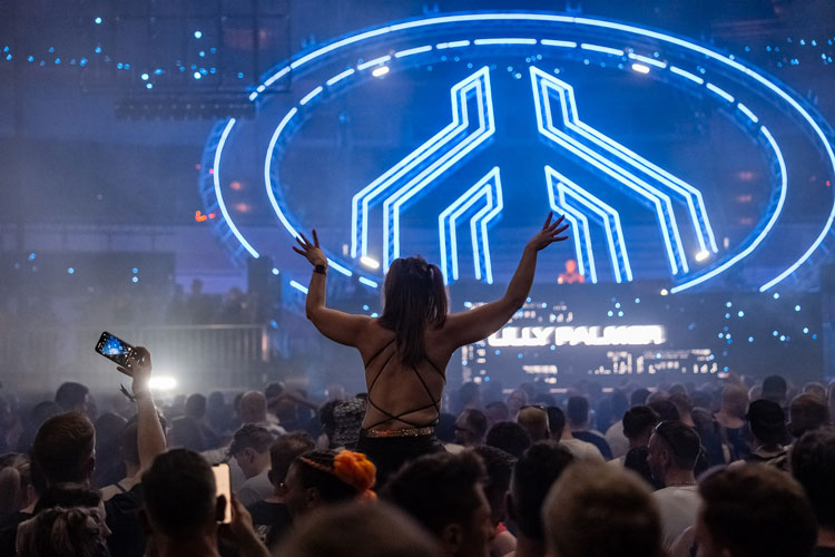 MAYDAY 2025 - Arena floor